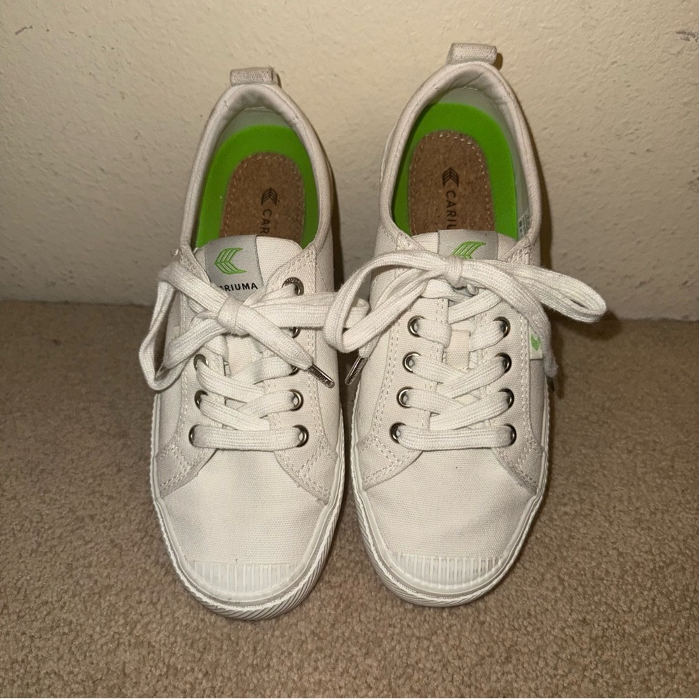 Cariuma White Low-Top Sneakers with Lime Green Insole